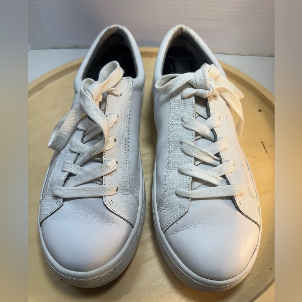 Revitalign Women’s Empire Leather Sneakers Size 8